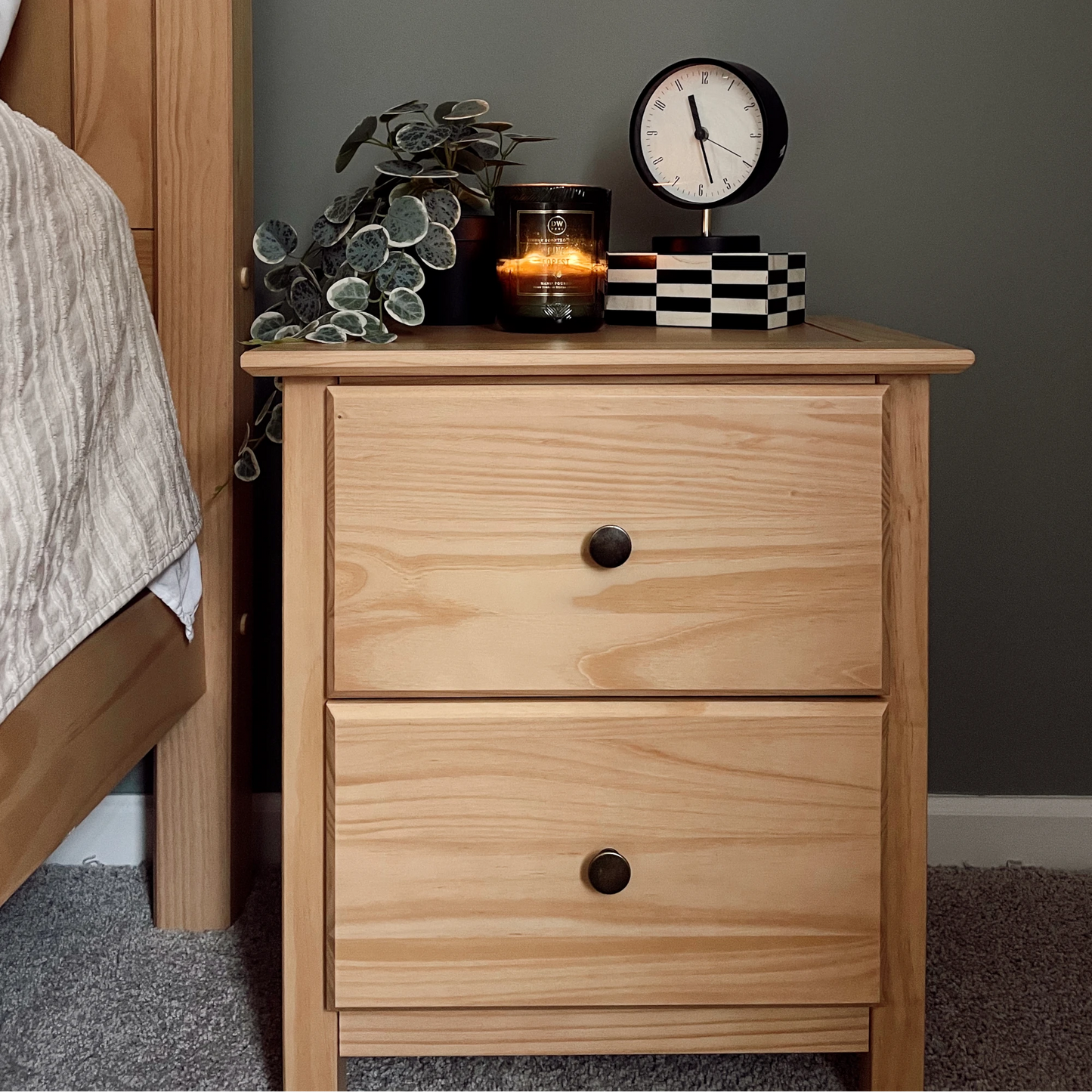 Shaker 2-Drawer Nightstand