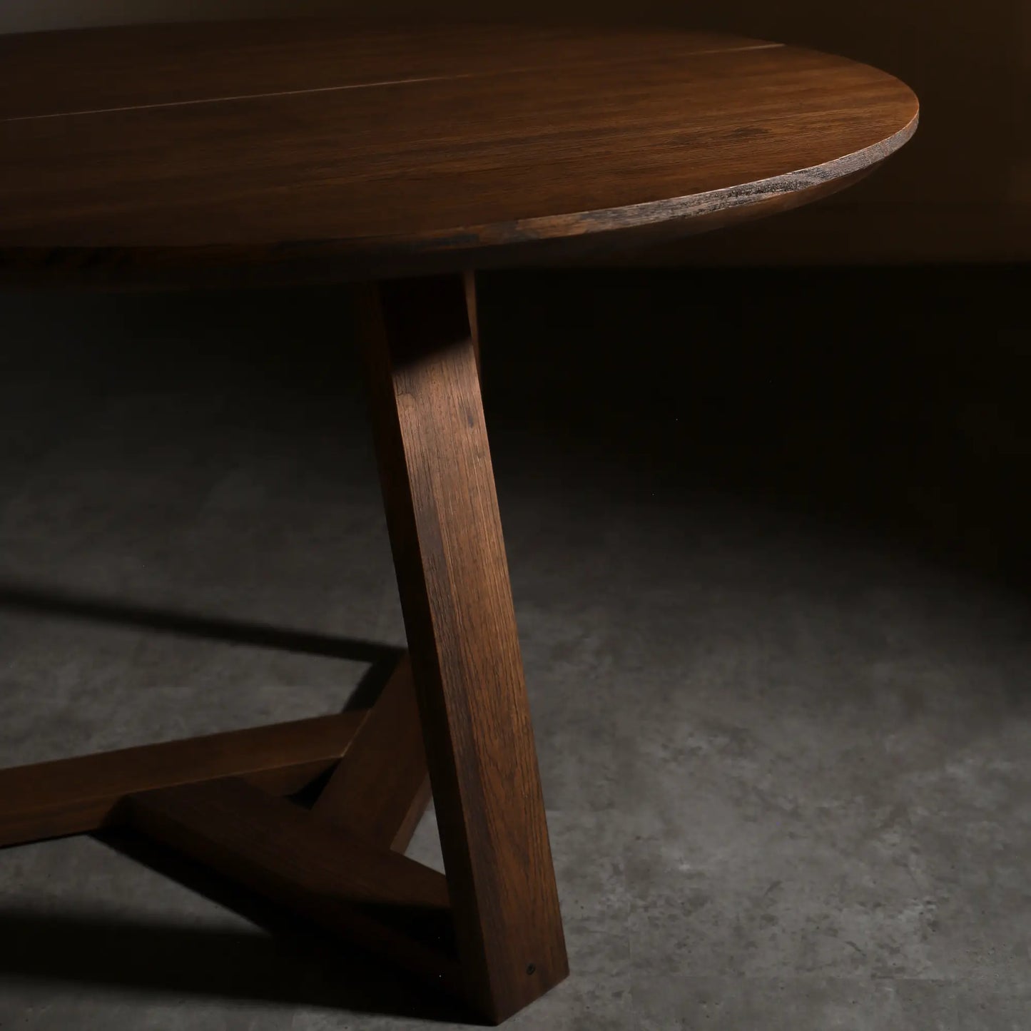 Cascais Round Dining Table