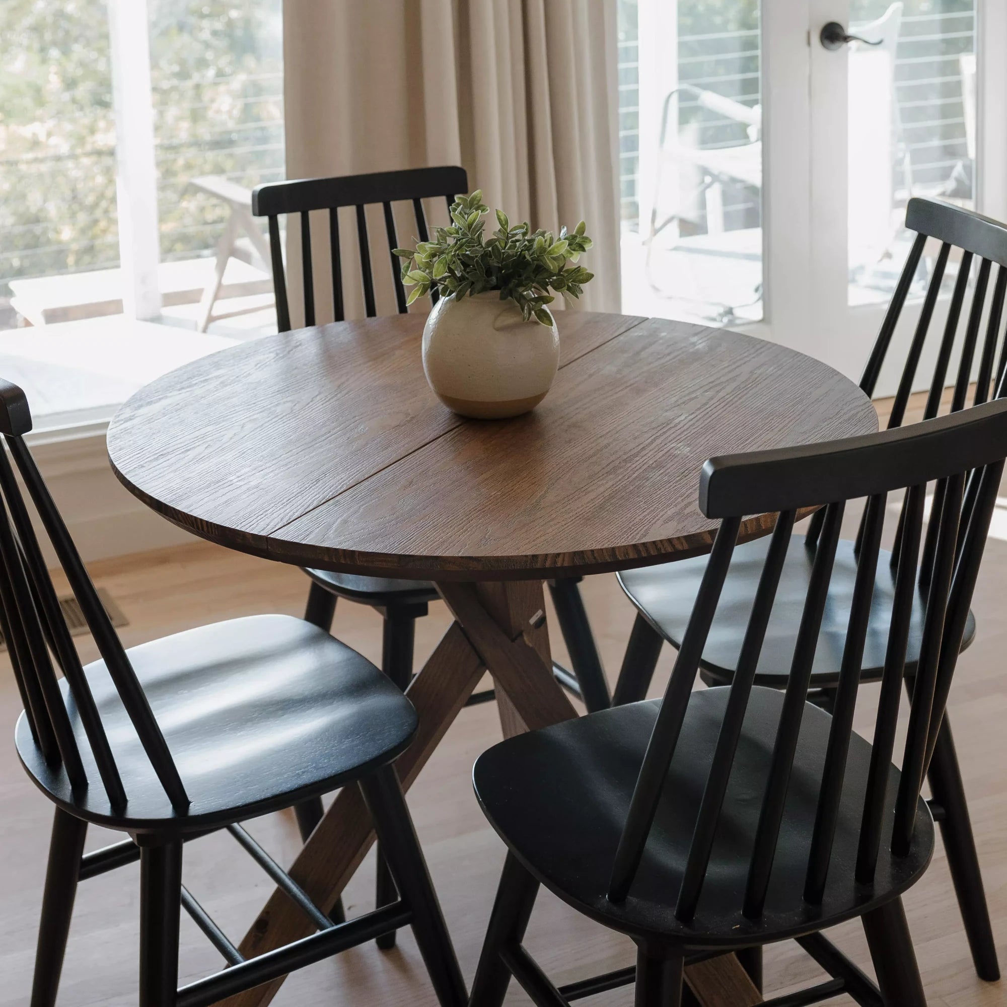 Cascais Round Dining Table