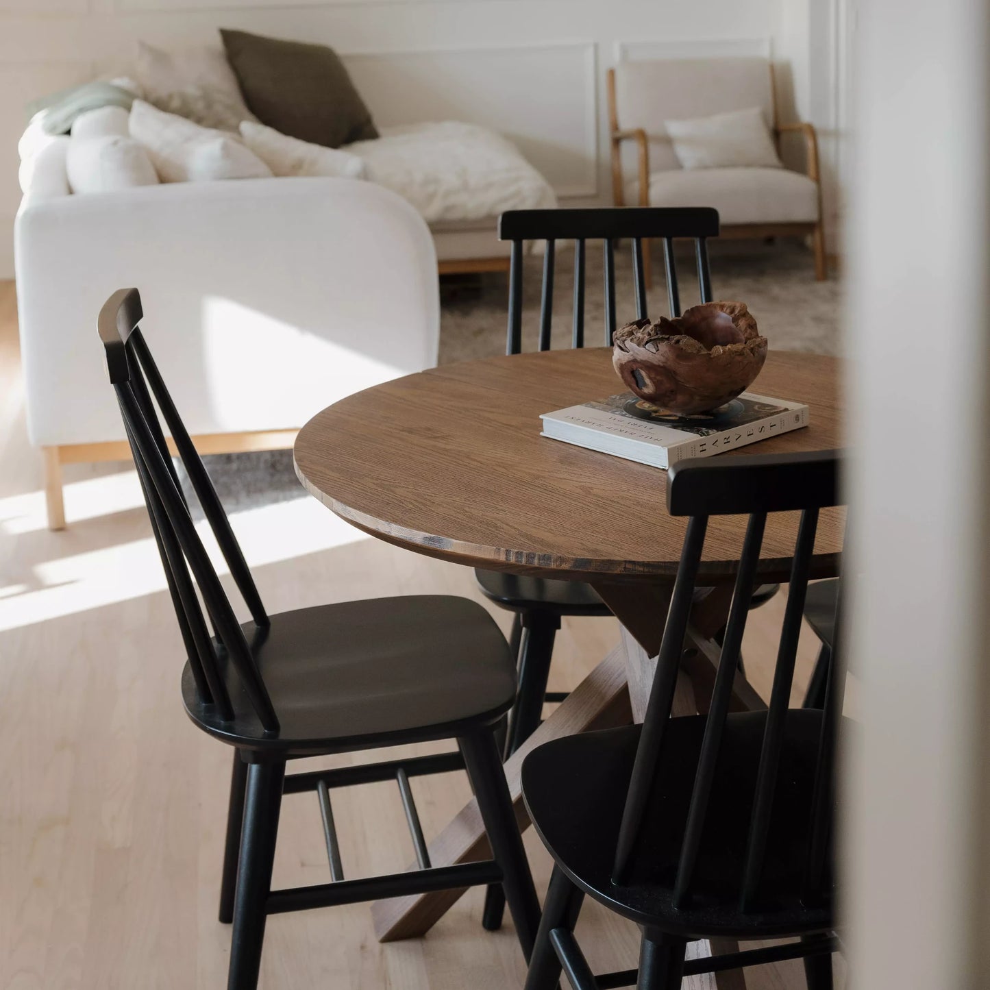 Cascais Round Dining Table