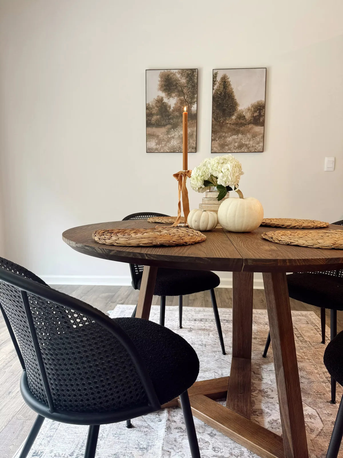 Cascais round table styled